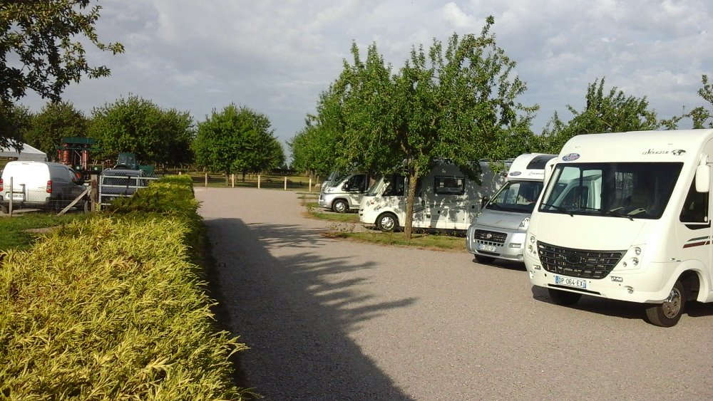 Aire camping-car  Carsix (27300) - Photo 2